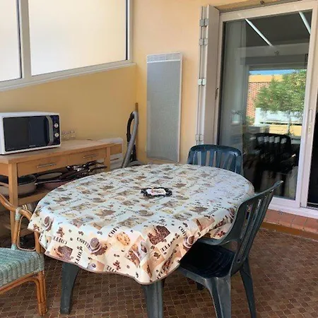 Apartment T2 Pour 4 Pers, Proche Et Commerces, Parking, Clim, Wi-fi - Fr-1-607-223 *