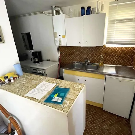 Apartment T2 Pour 4 Pers, Proche Et Commerces, Parking, Clim, Wi-fi - Fr-1-607-223 *