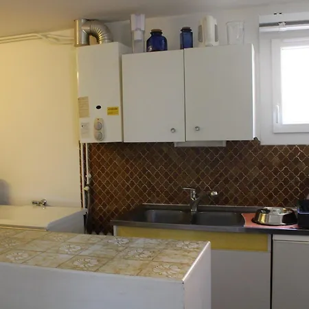 T2 Pour 4 Pers, Proche Et Commerces, Parking, Clim, Wi-fi - Fr-1-607-223 *